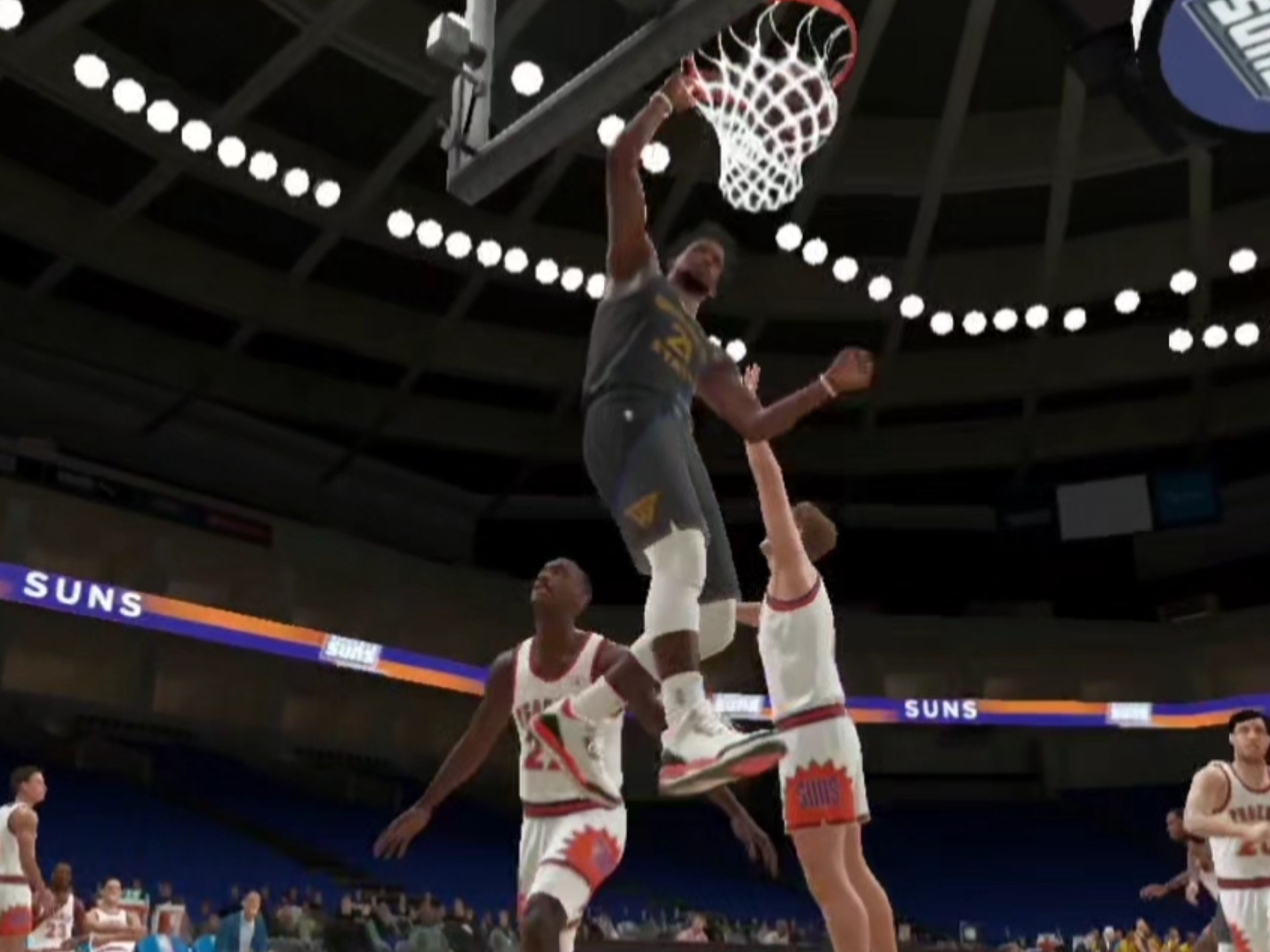 巴特勒重返赛场，出色防守首场状态出色，FPX观众沸腾！