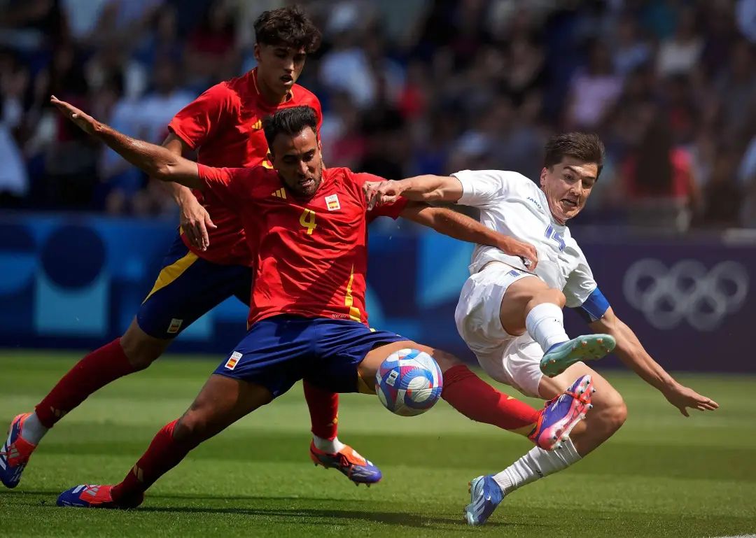  齐鲁雷霆队鏖战天山金雕队，马拉松友谊赛惊险晋级，核心复出即建功。锋线火力回暖